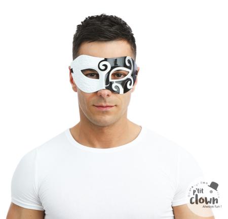 Loup noir et blanc masque
